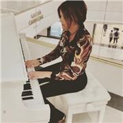 TOCA TUS CANCIONES FAVORITAS EN EL PIANO